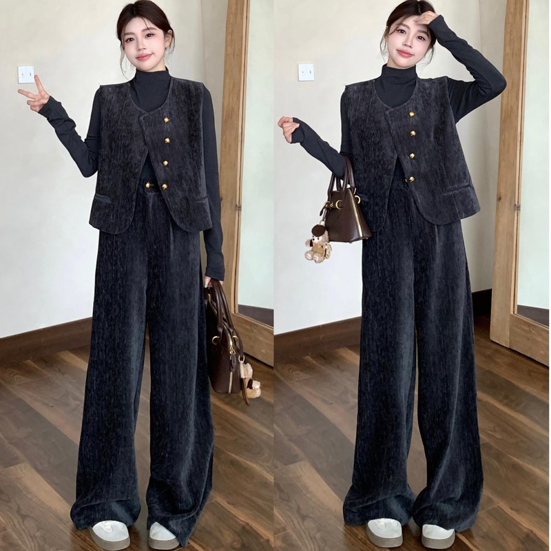Autumn and Winter Long-Sleeve Base Layer Vest, Wide-Leg Pants Layered Three-Piece Set, Plus-Size, Old Money Style, Thickened, Fashionable Outfit Autumn and Winter Long-Sleeve Base Layer Vest, Wide-Leg Pants Layered Three-Piece Set, Plus-Size, Old Money Style, Thickened, Fashionable Outfit