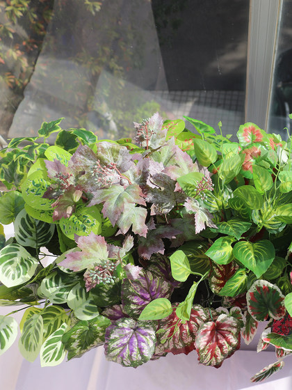 New Artificial Greenery Wall with Ivy, Grape Leaves, and Flower Boxes for Decoration