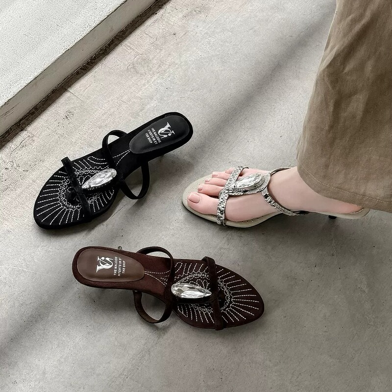 Italy Raraente~ French-Style Genuine Leather Rhinestone Embroidered Round-Toe Open-Toe Stiletto Sandals Women's Flip-Flops Italy Raraente~ French-Style Genuine Leather Rhinestone Embroidered Round-Toe Open-Toe Stiletto Sandals Women's Flip-Flops