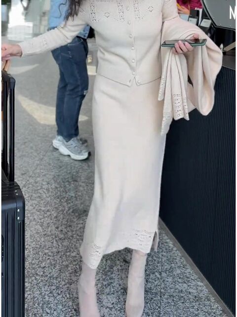 French-Style Stunning Full Set for Women, 2025 Autumn New Slim-Fit Top, Loose Versatile Skirt, Trendy