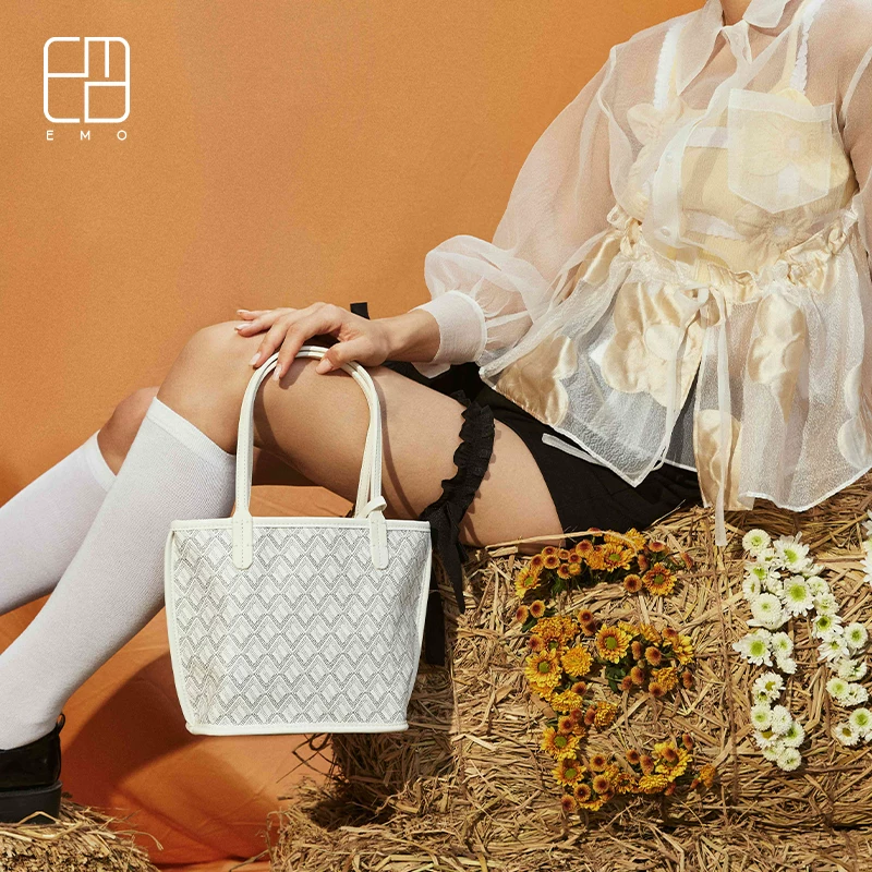 Capacious shoulder bag, basket, handheld one-shoulder bag