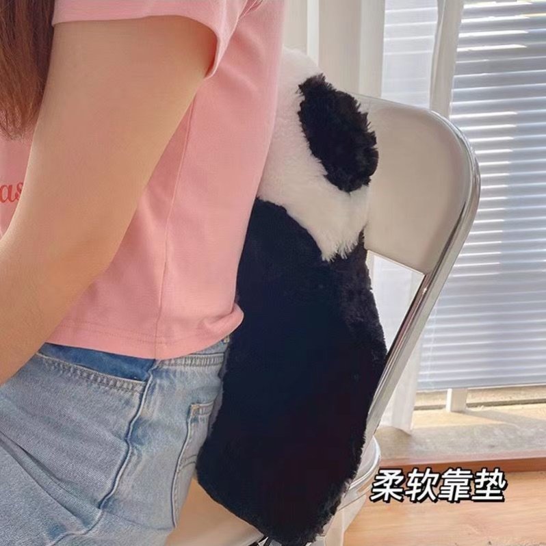 熊猫抱枕萌兰和花花腰靠垫，哪个更适合作为可爱客厅装饰和生日礼物？