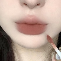 Yellow skin really has no resistance to nude colors. Cream lip mud lipstick and lip glaze are affordable for students.