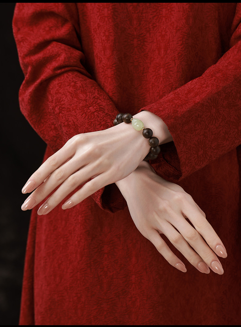 листья аквиларии 真品沉水级越南芽庄奇楠沉香手串男和田玉貔貅手链女檀木佛珠手链