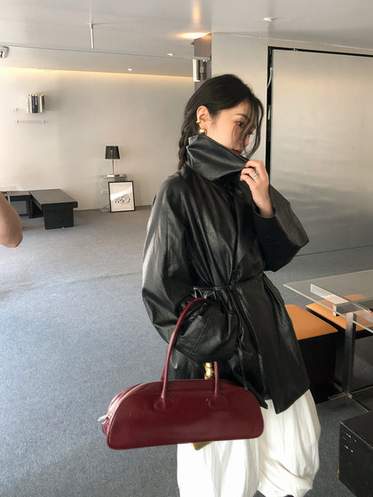 任小艺2025春季新品人造蛋白植鞣皮纹理感宽松显瘦机车风翻领皮衣