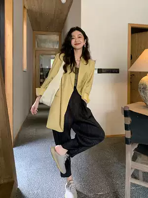 Ren Xiaoyi Lit e mode women's casual blazer female design sense niche spring and Autumn 2021 new suit