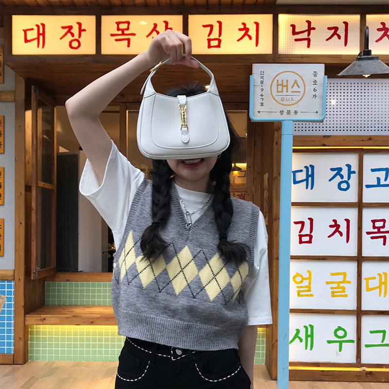 2021 Spring new fashion tide 100 hitch a Korean version of Hot Sister Short Academy casual magna V collar waistcoat