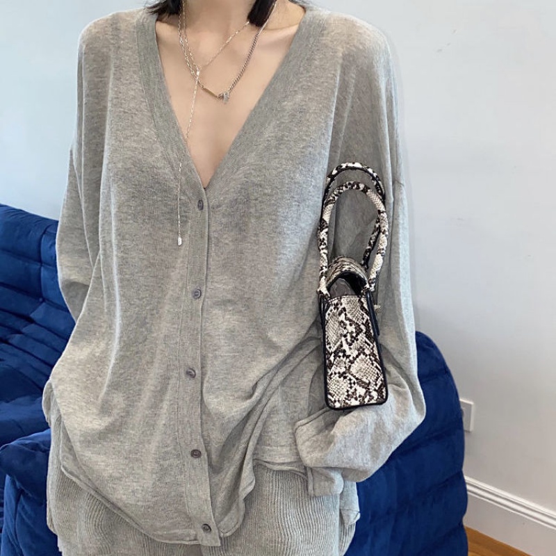 Gentle Korean women's knitted suit 2021 spring new long-sleeved sunscreen top shorts casual two-piece