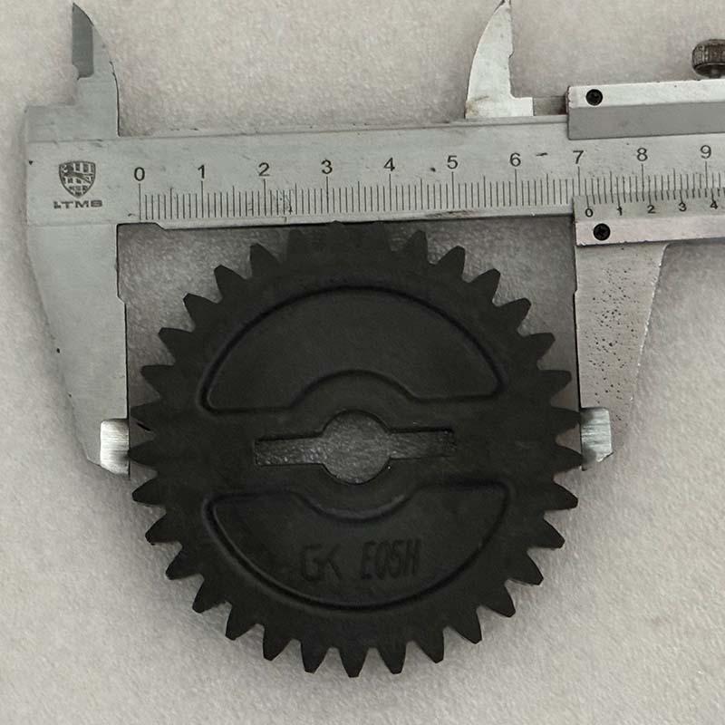 Xiangshuai Heavy Machinery 650/700/800/900 Engine Oil Pump Gear Water Pump Gear Original Car Parts