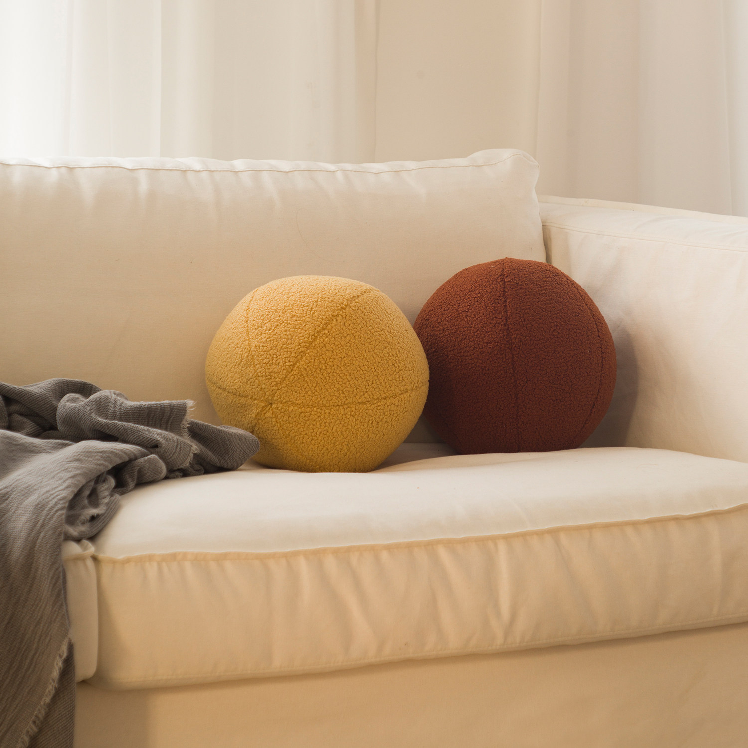 Net red ins creative spherical pillow lamb velvet living room bay window nap cute bedroom sofa pillow solid color