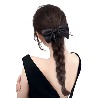 Phaeton's gentle and golden bow ponytail