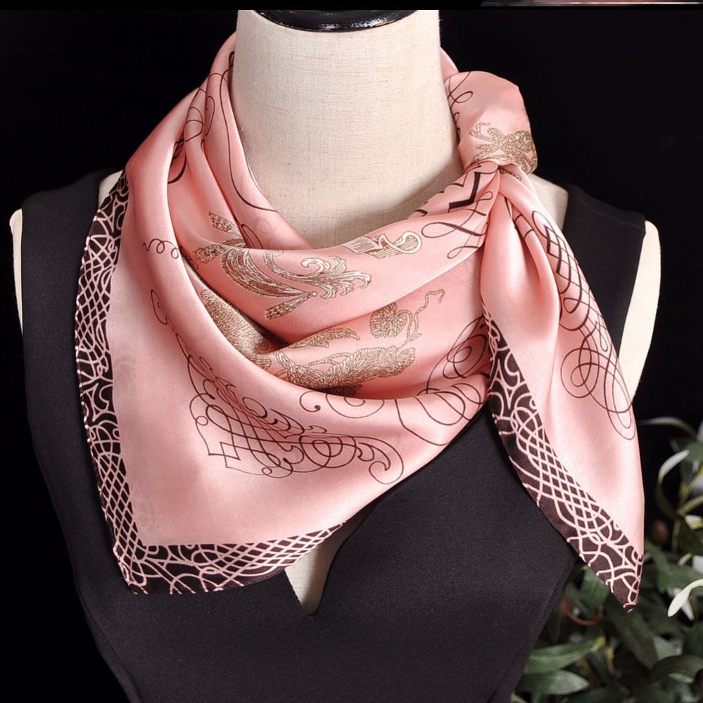 Silk scarf autumn and winter style foreign style fashion temperament mother 2020 winter silk scarf gift silk autumn and winter middle-aged mother