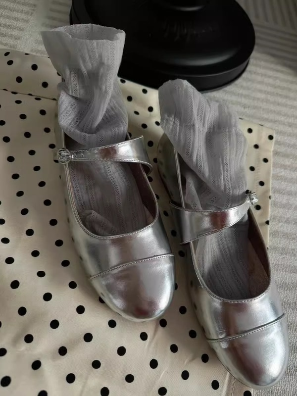Lightweight and Breathable Glass Silver Wire Socks! [Summer Glass Silk Breathable Simple Mid-Calf Socks for Women]