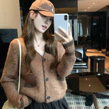 Actual shot ~ retro age-reducing style v-neck short sweater jacket