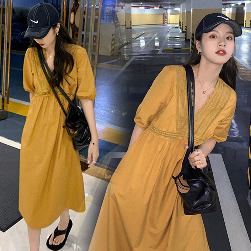 Maternity summer dress 2021 new net red retro V-neck maternity dress loose and thin mid-length version of the Western style hot mom