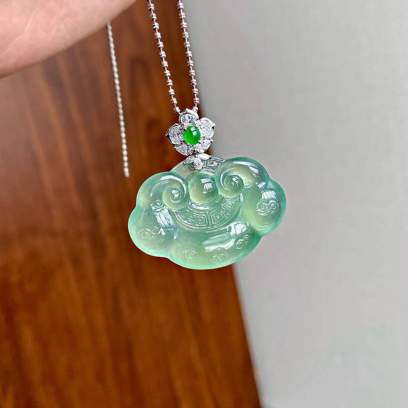 Natural Burmese Jade Glass-Type Pendant with Green Flower Pattern, High-End Authentic Ice-Type A-Grade Pendant from Old Mines