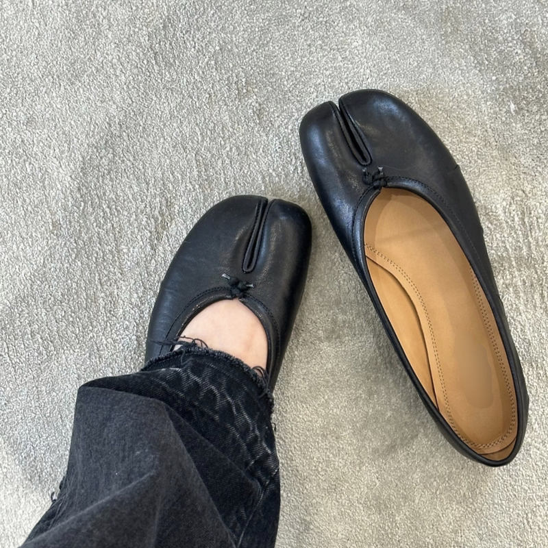 Large Size 42 Sheepskin Shallow Mouth Single Shoes Tabi Split-Toe Shoes Flat Horse Hoof Pig Hoof Shoes Pleated Ballet Shoes Pig Foot Shoes
