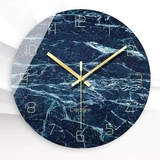 Простые внутренние часы на висящих часах дома гостиная скандинавская северная декоративная декоративная тихий искусство простые настенные часы висит часы дома.