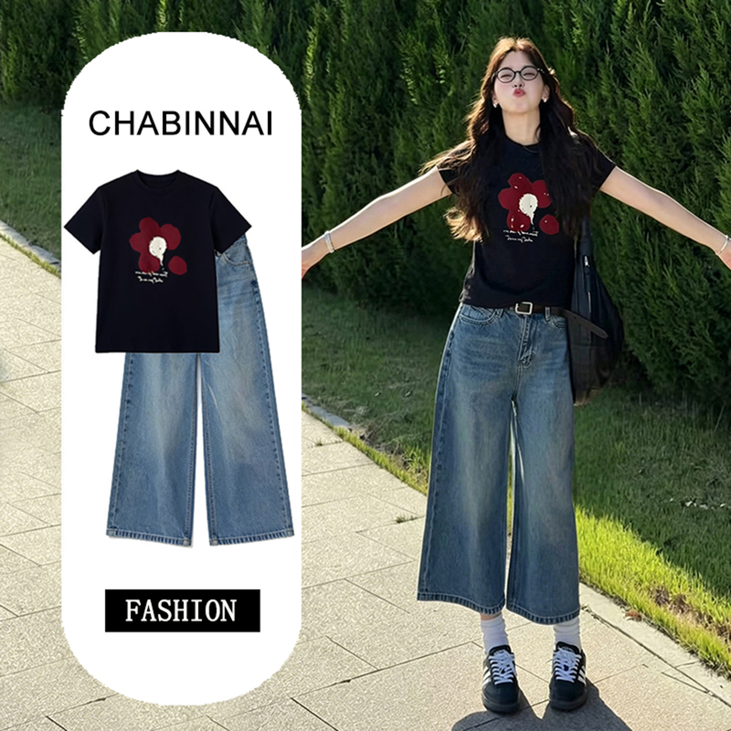 2026 Summer Super Stylish Korean Style Outfit: Youthful and Slimming T-Shirt and Jeans Set with a Beautifully Relaxed Look 2026 Summer Super Stylish Korean Style Outfit: Youthful and Slimming T-Shirt and Jeans Set with a Beautifully Relaxed Look