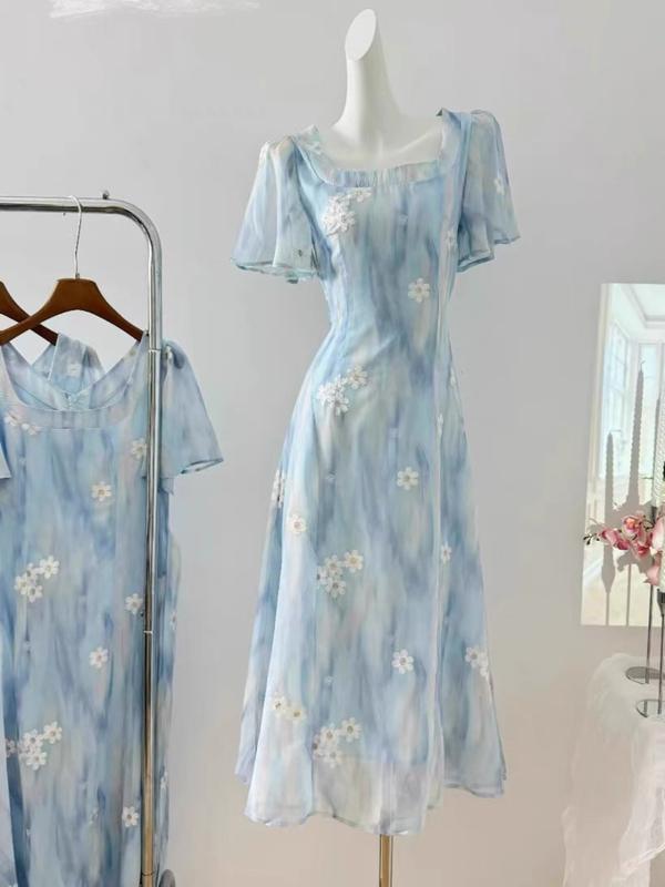 Meow Meow San Sanyi Kitchen French Fresh Blue Embroidered Dress Women's 2025 Summer New Pastoral Style Waist