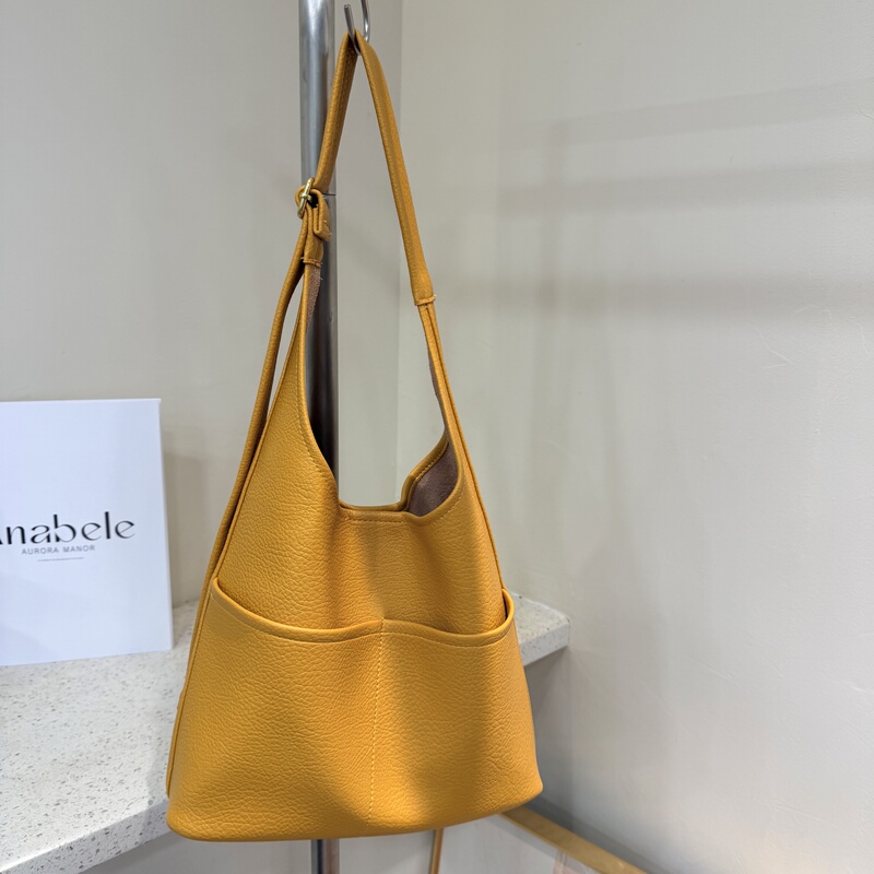 7818/2026 New Women's Bag with a High-End Feel, Niche Design, Single Shoulder Crossbody Bucket Bag, Commuter Tote Bag
