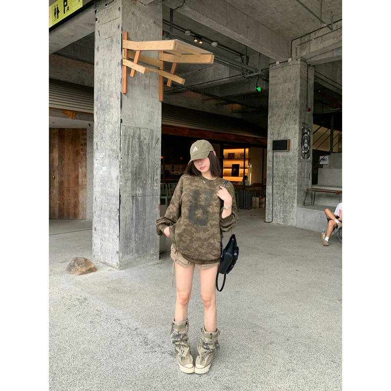 Ana Phora American Street Style Army Green Camouflage Crew Neck Sweatshirt for Women, New Loose Letter Print Top for Autumn Ana Phora American Street Style Army Green Camouflage Crew Neck Sweatshirt for Women, New Loose Letter Print Top for Autumn