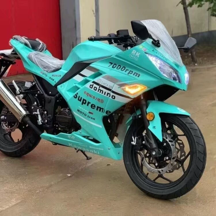 Вторичное оригинальное локомотив 200cc Маленький Ниндзя Маленький Дисплей Автомобиль Топливо Улица Транспорт Горизонтальная Линия Мотоцикл