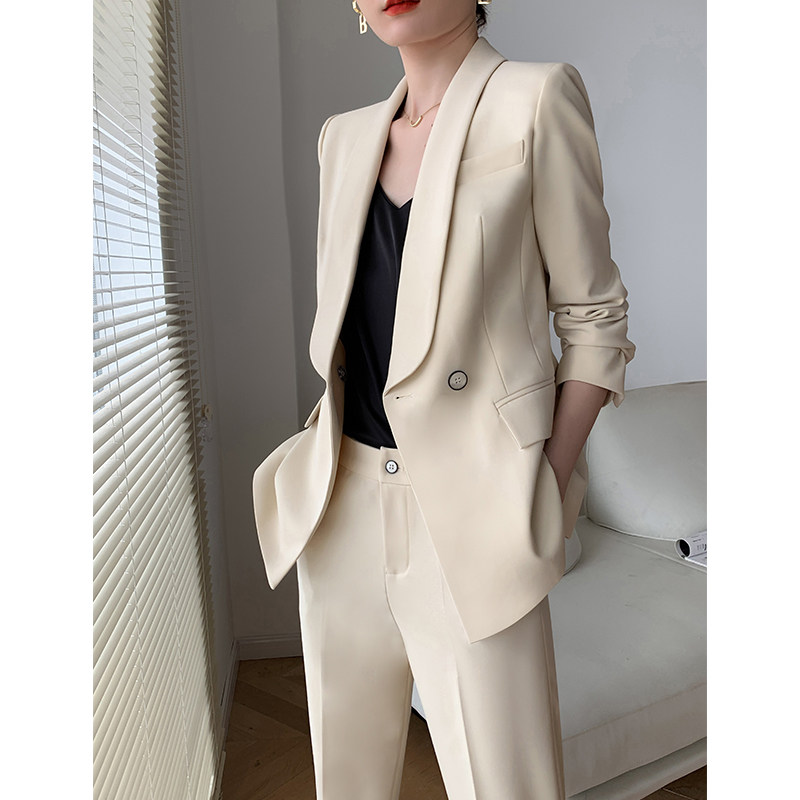 Beige suit suit goddess Fan Chunqiu temperament personality green fruit collar chic slim slim professional small suit