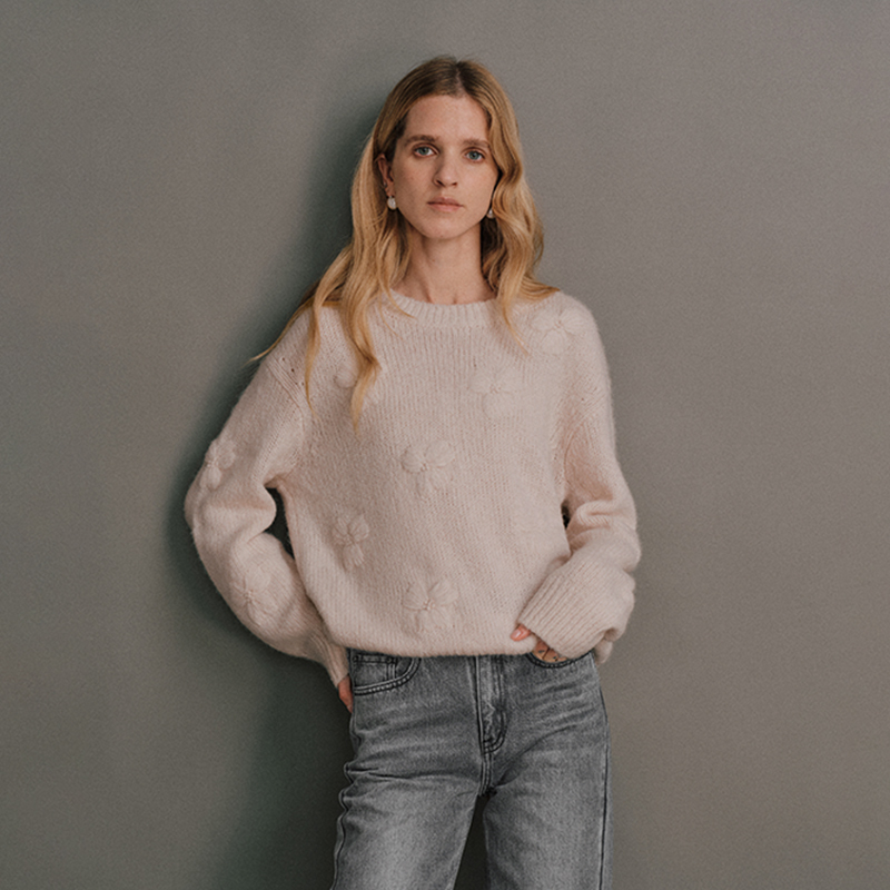 Andrea Tang｜Sweater Fleur｜Cashmere and Alpaca Wool Three-Dimensional Flower Hand-Embroidered Crew Neck Sweater