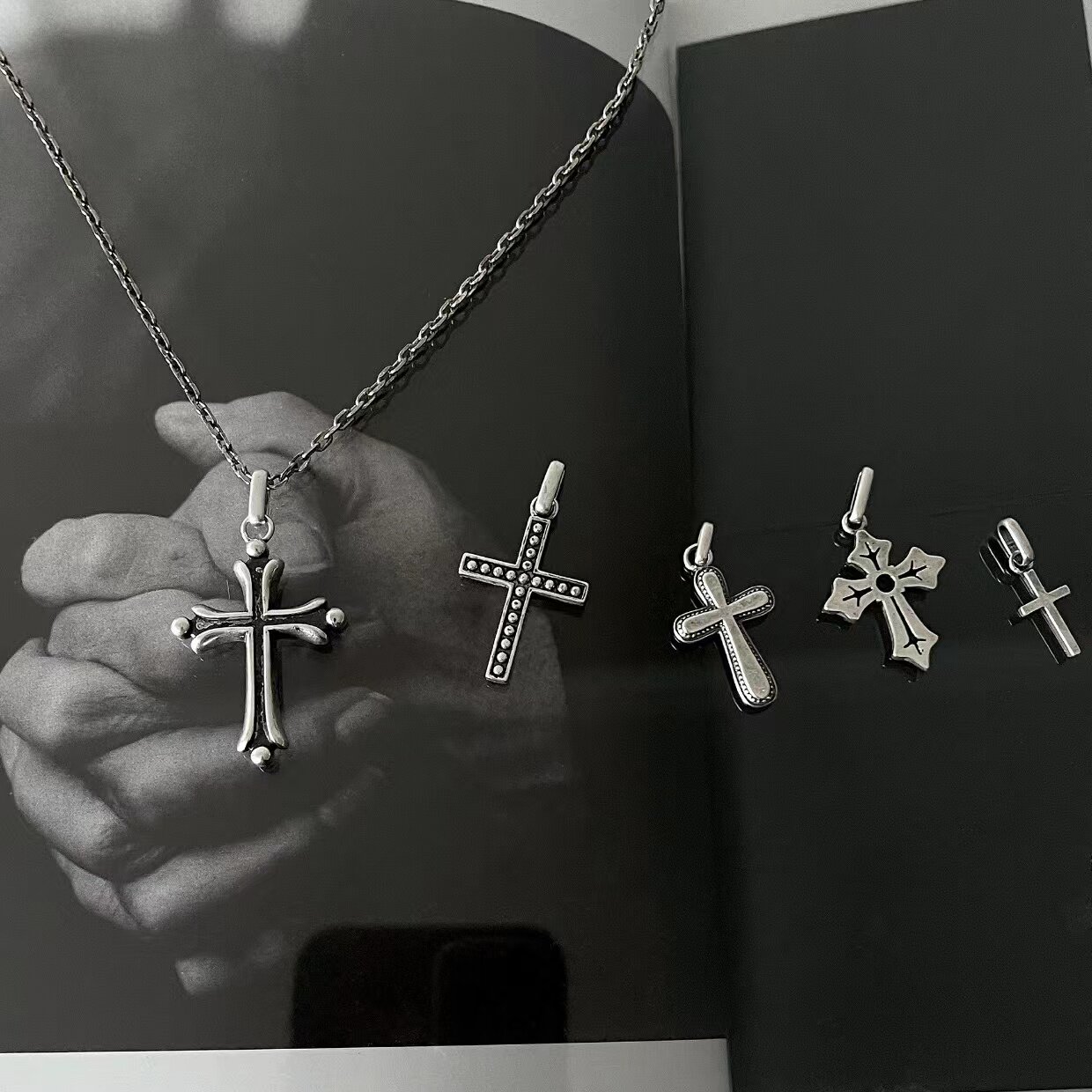 Undercover x trash joint five-cross sterling silver necklace: a