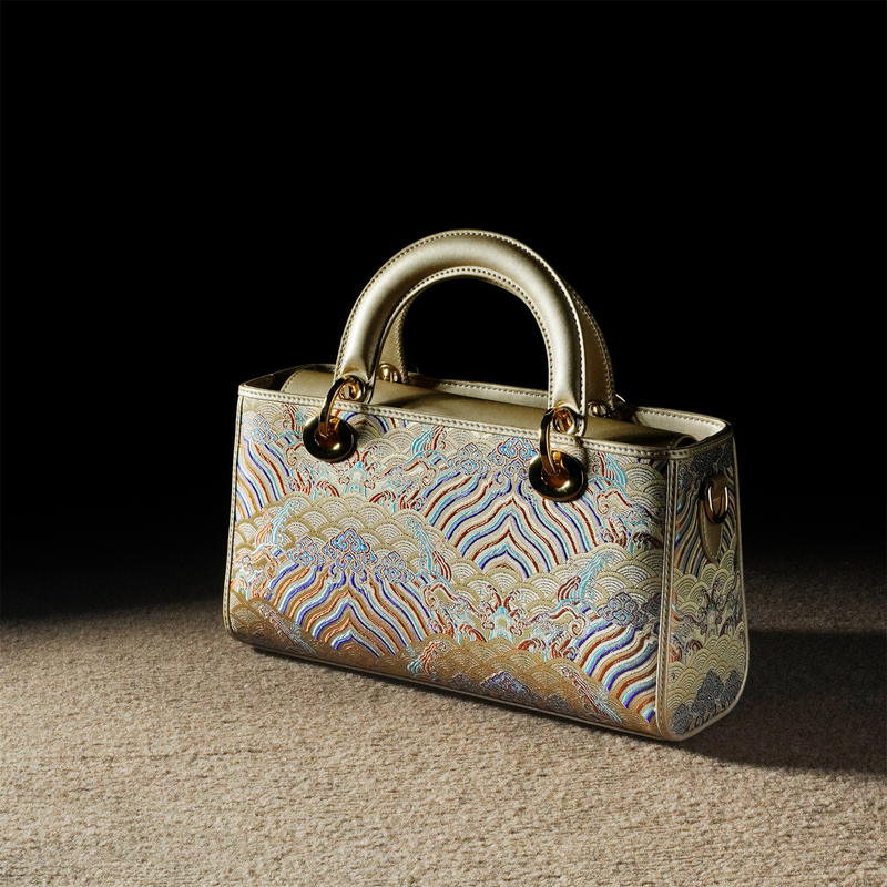 Morishita New Chinese Style Seashell Leather Handbag 2025 New Large National Style Brocade Commuter Crossbody Bag for Women Morishita New Chinese Style Seashell Leather Handbag 2025 New Large National Style Brocade Commuter Crossbody Bag for Women