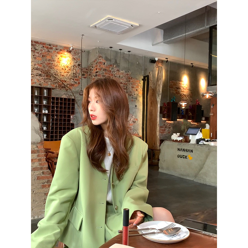 SYA Xi Xiaoxi green small suit jacket women's half skirt suit spring and autumn new spring solid color V-neck high-end sense
