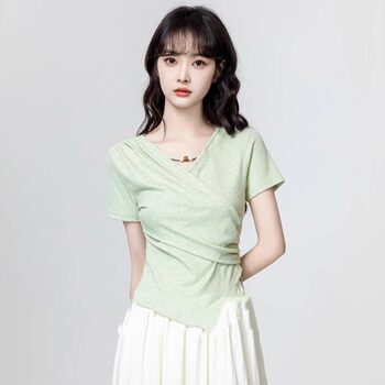 Slim design v-neck short-sleeved t-shirt