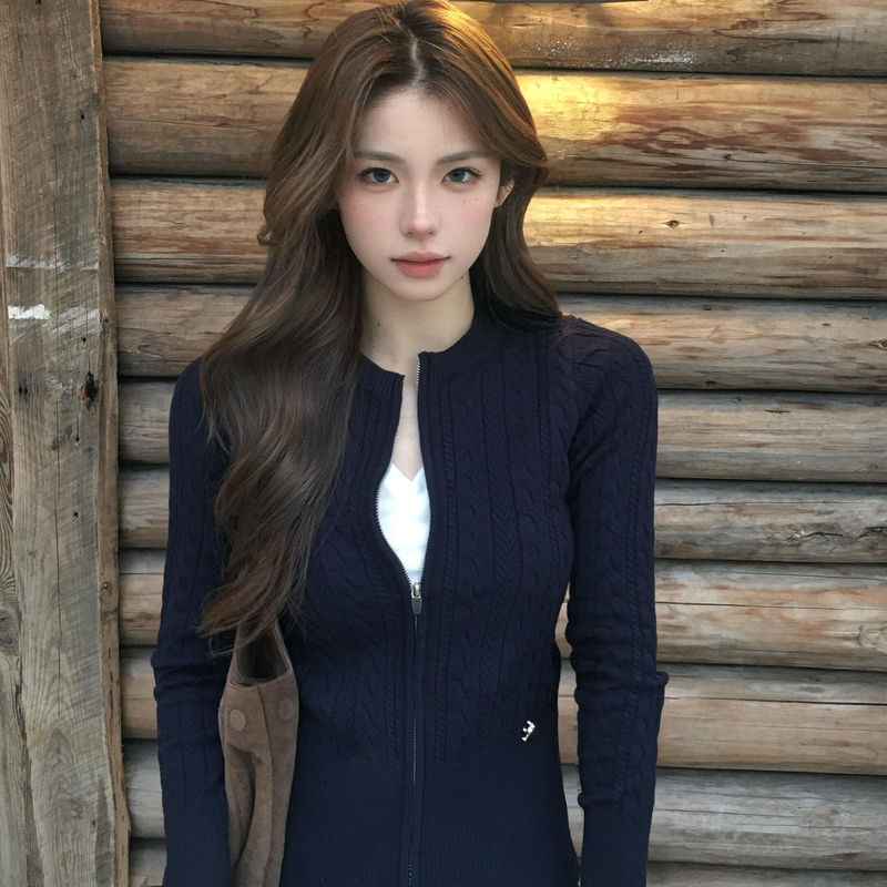 Navy Blue Cable-Knit Cardigan Sweater, a Lazy yet Sophisticated Outerwear for Women, Suitable for Autumn, Slimming, Can Be Worn as an Inner Layer or Outerwear