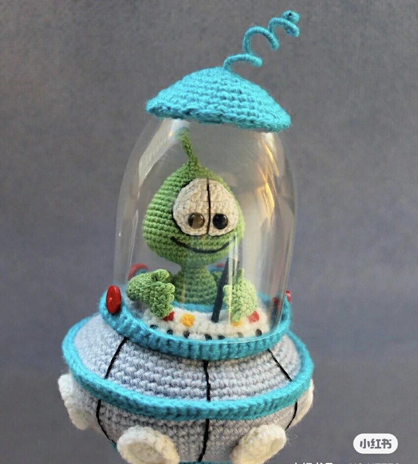 Yarn diy flying saucer alien crochet illustration - Taobao