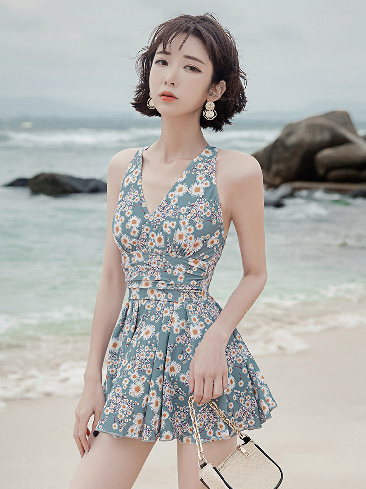 They are all beauty swimwear women soaking in hot springs 2022 new fashion summer conservative belly cover lady one-piece sexy Korea