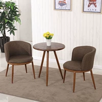 Коричневый один стол два стула