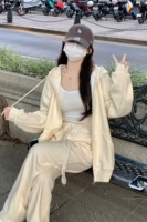 Кремовый, тонкий, осенний