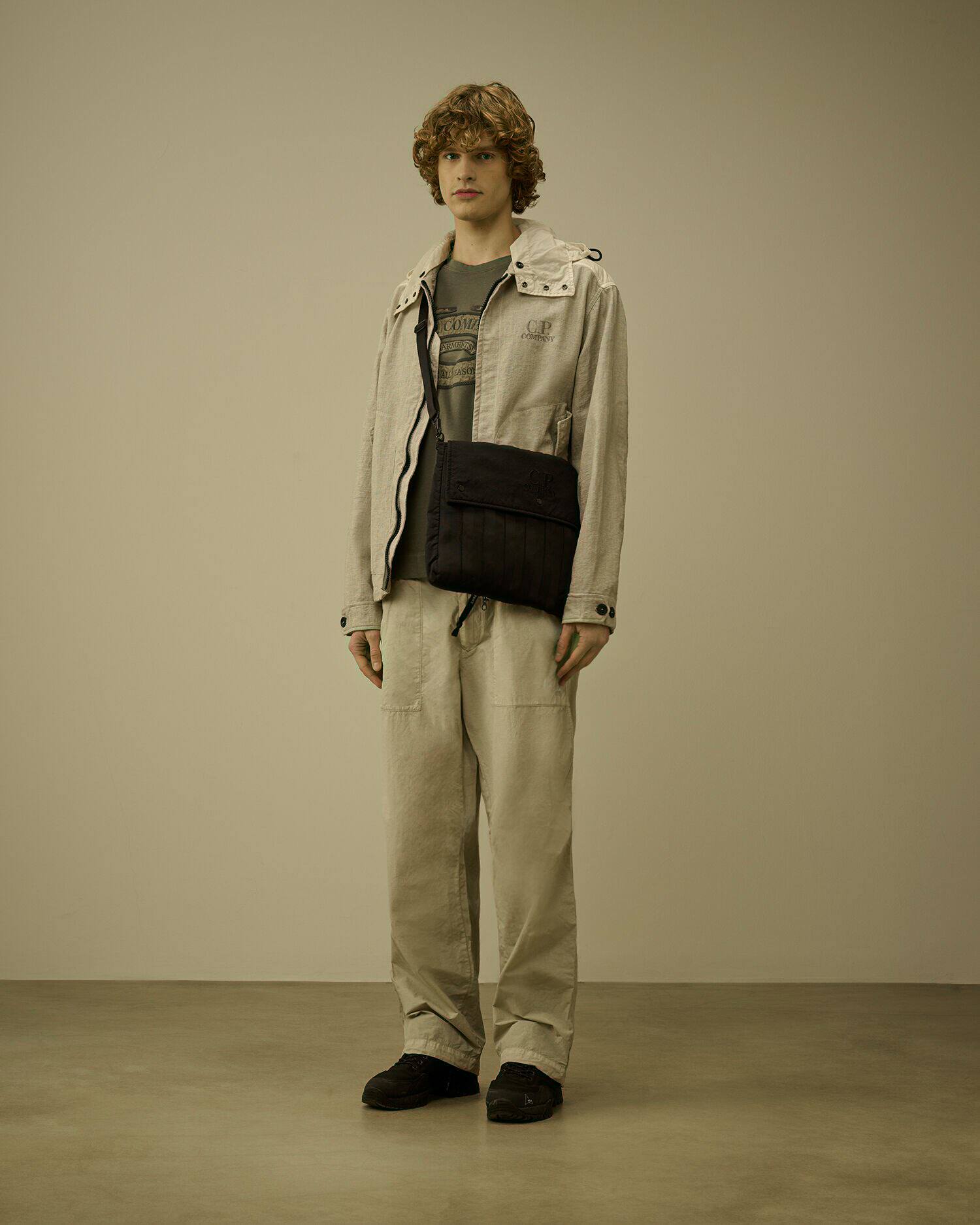C.P.COMPANY SS26 RAFIA-R очки закрытый нейлон куртка Уточнить пальто 20CMOW199A Cpcompany/Compaq 