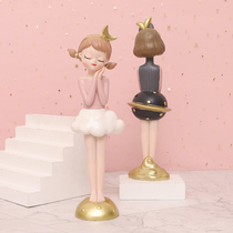 Nordic light luxury decoration home creative living room TV cabinet cute girl heart couple gift resin decoration