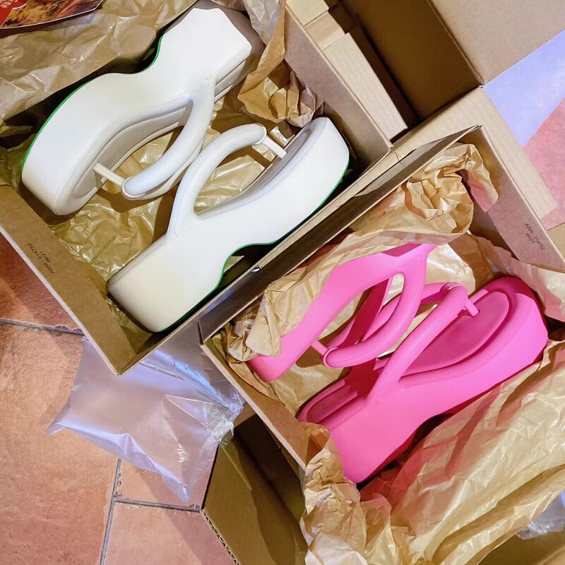 【High Quality】Zhao Lusi Style Thick-Soled Flip-Flops for Women, Suitable for Outdoor Wear, 2026 New Summer soft sole Non-Slip Slippers