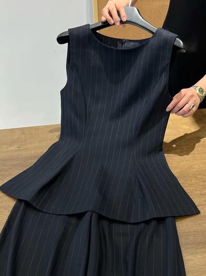 Gorgeous Summer Outfit with a Light Luxury and High-End Feel, Chanel-Style Navy Blue Striped Vest and Professional Suit Pants