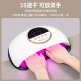 Руки с ноглером красная световая сухой светотерапевтическая машина для ногтя.