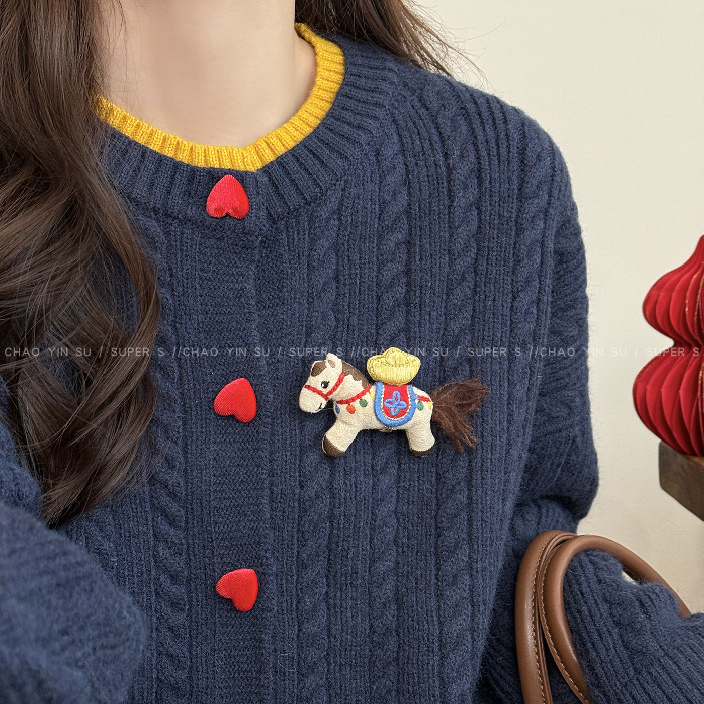 Red Fabric Pony Brooch for Women in Their Zodiac Year, New Model for the Year of the Horse, Suitable for Sweaters and Scarves, Decorative Pin, Corsage Accessory