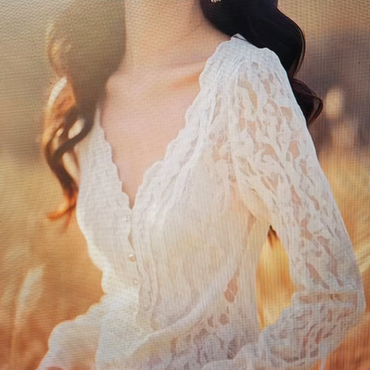 Французская шикарная и красивая блузка, женская весенне-осенняя новинка 2025 года, модная рубашка с кружевным низом в западном стиле и уменьшающая возраст маленькая рубашка