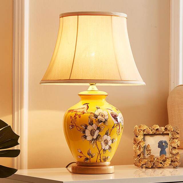 American-Style Ceramic Table Lamp, Simple and Modern Bedroom Bedside Lamp, Creative Bedside Table, European-Style Warm and Romantic Warm Light Decoration
