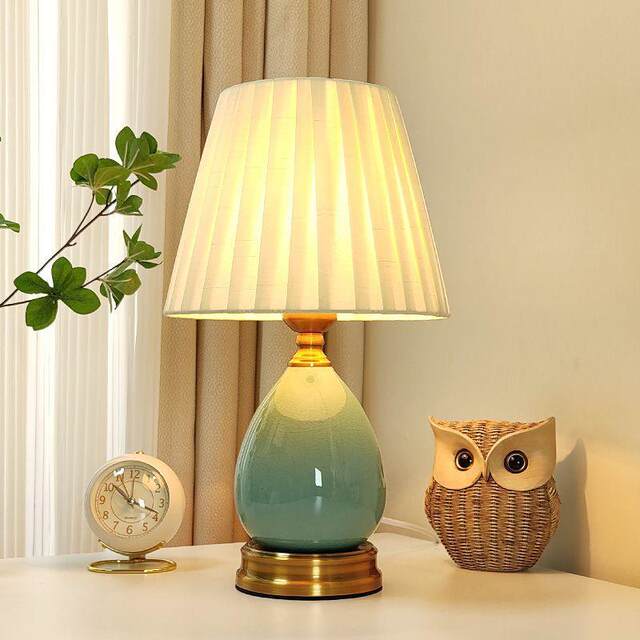 Ceramic Table Lamp for Bedroom, American-Style Simple Modern Ins-Style, Suitable for Girls, Home Use, Romantic and Cozy, Light Luxury Bedside Lamp
