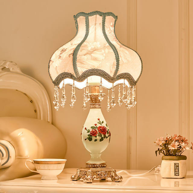 Retro style bedroom table lamp, warm and romantic light, wedding room, girl Internet celebrity, European style bedside