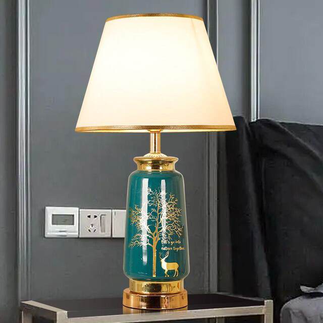 Table Lamp Bedroom Bedside Lamp European Style Light Luxury High-End Simple Modern Romantic Master Bedroom Wedding Room Warm and Stylish