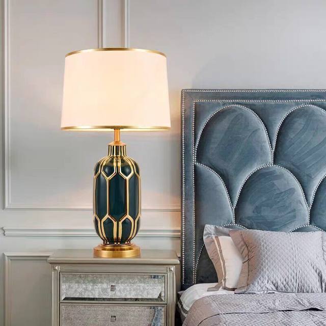 Luxurious High-End Ceramic Table Lamp in a Beautiful Style, Simple and Creative, Suitable for Bedroom Bedside, European-Style Villa, Hotel Lobby, and Clubhouse
